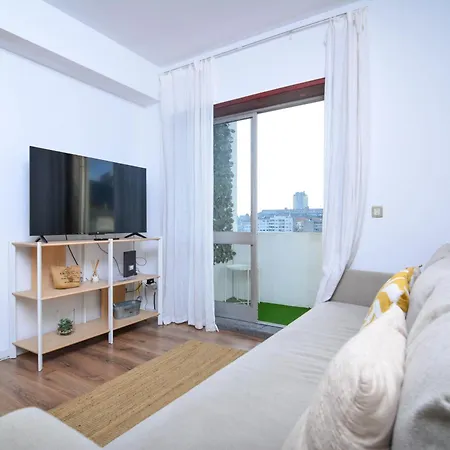 Travel & Live Fernao Magalhaes * Oporto