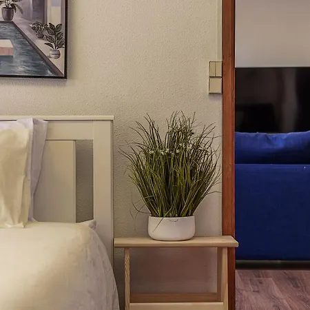 Travel & Live Fernao Magalhaes Apartment *