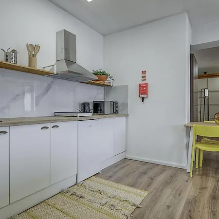 Travel & Live Fernao Magalhaes * Porto