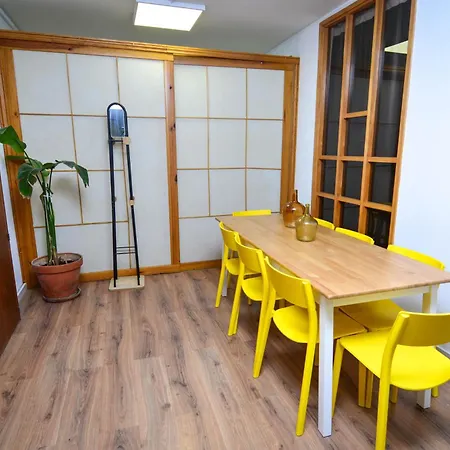 Travel & Live Fernao Magalhaes Daire Porto