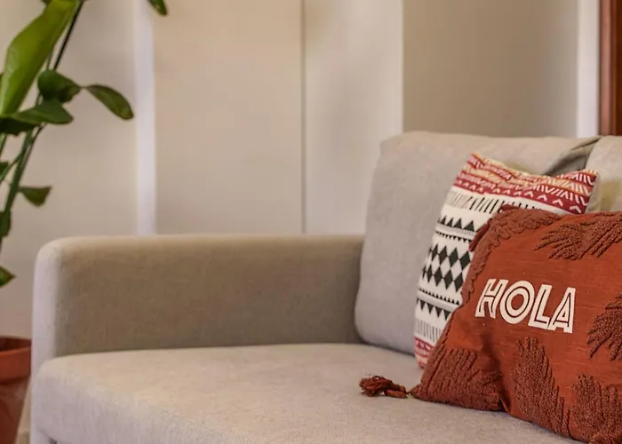 Travel & Live Fernao Magalhaes * Porto