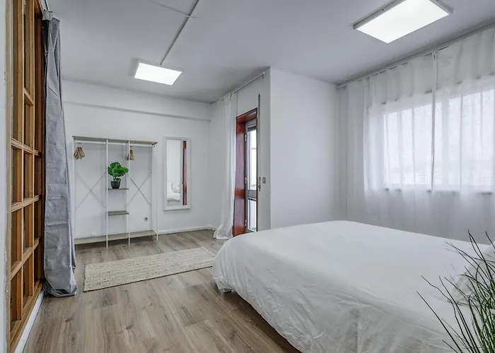 Daire Travel & Live Fernao Magalhaes Porto