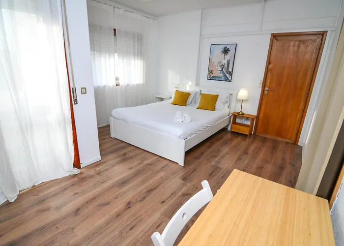 Travel & Live Fernao Magalhaes Porto